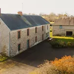 Tatil Evi Maison Des H, Au Bord De L'etang