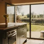 Tatil Evi Maison Des H, Au Bord De L'etang
