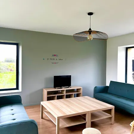 Maison Des H, Au Bord De L'etang Holiday home *