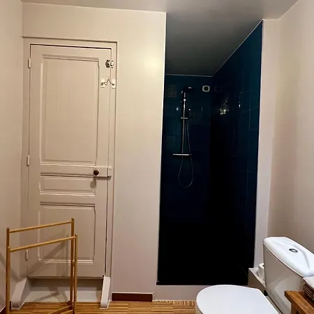 Maison Des H, Au Bord De L'etang Holiday home *