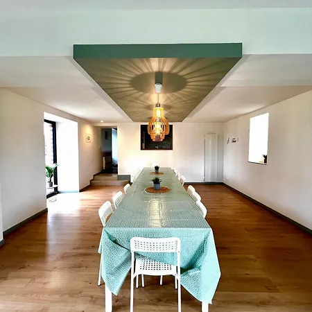 Maison Des H, Au Bord De L'etang Holiday home *