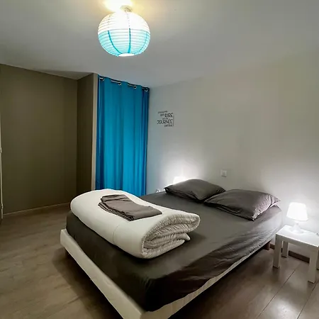 Maison Des H, Au Bord De L'etang Holiday home