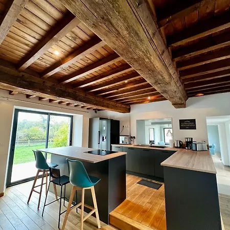 Maison Des H, Au Bord De L'etang Holiday home *