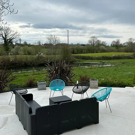 Maison Des H, Au Bord De L'etang