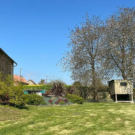 Maison Des H, Au Bord De L'etang Holiday home *