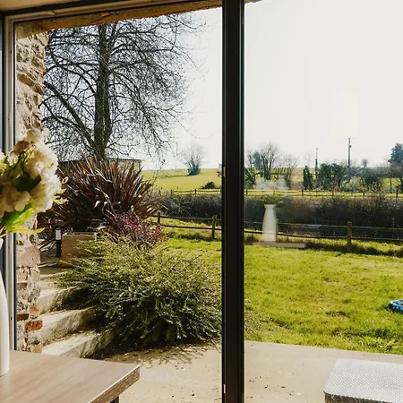 Maison Des H, Au Bord De L'etang Pensión Canisy