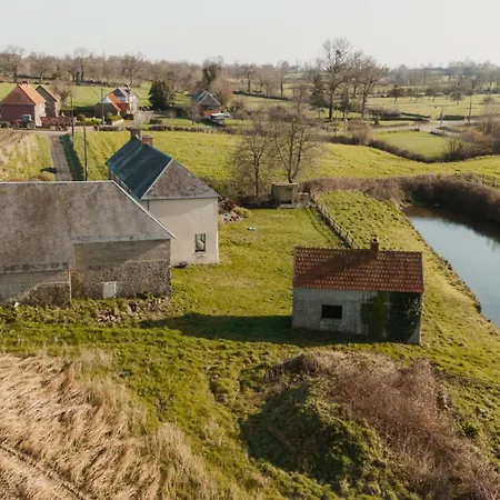 Maison Des H, Au Bord De L'etang Pensión Canisy