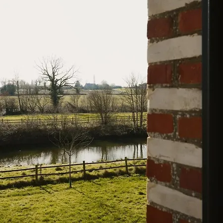 Maison Des H, Au Bord De L'etang