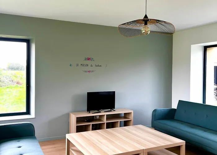 Maison Des H, Au Bord De L'etang Holiday home *