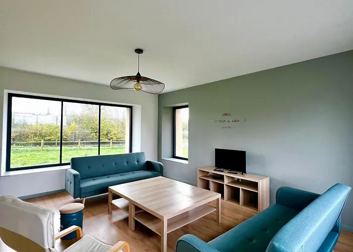 Maison Des H, Au Bord De L'etang Holiday home Canisy