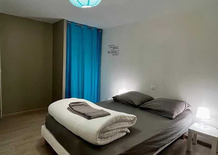 Maison Des H, Au Bord De L'etang Holiday home