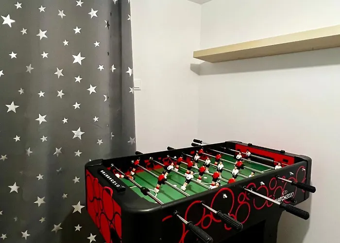 Semesterbostad Maison Des H, Au Bord De L'etang *