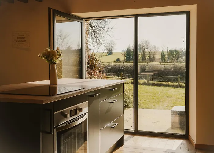 Semesterbostad Maison Des H, Au Bord De L'etang