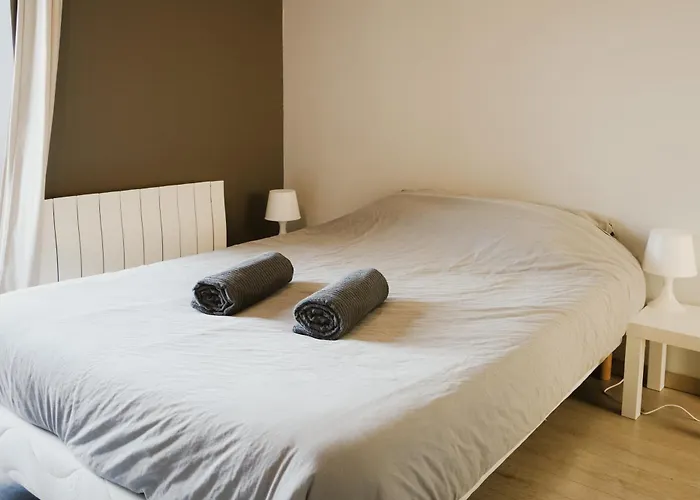 Semesterbostad Maison Des H, Au Bord De L'etang *