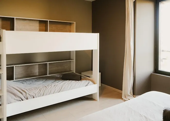 Semesterbostad Maison Des H, Au Bord De L'etang *