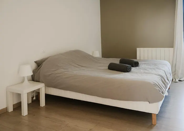 Maison Des H, Au Bord De L'etang *