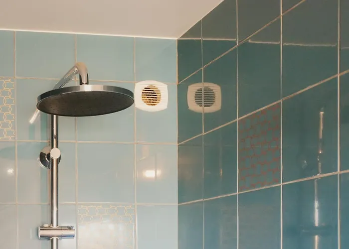 Maison Des H, Au Bord De L'etang