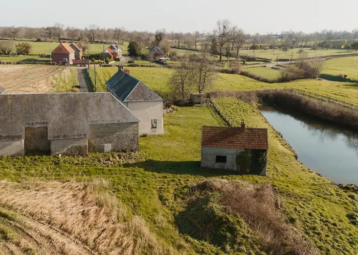 Maison Des H, Au Bord De L'etang Casa vacanze Canisy